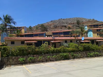 Oportunidad en Pampatar: Cabaña Remodelada en Terrazas del Mar