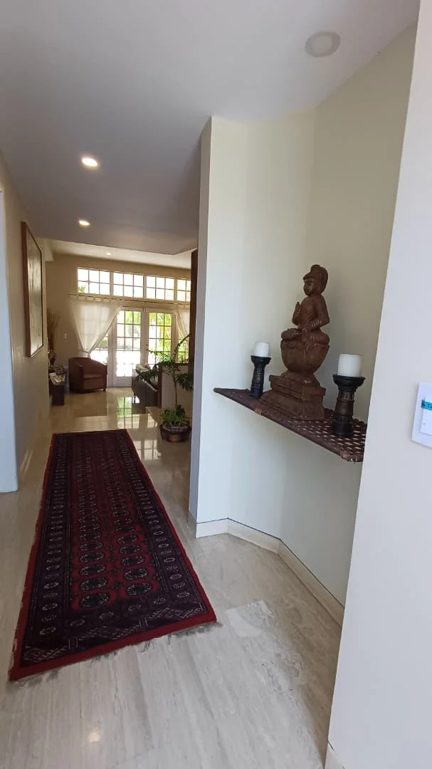 Foto 4 de Exclusiva Residencia de Lujo con Jardín Privado – 350 m² en Playa El Ángel