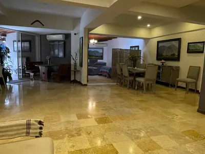 Apartamento duplex en La Castellana PB de 2 habitaciones con baño +hab de servicio, baño de visitas y 1 estudio convertible en habitación, terraza 
