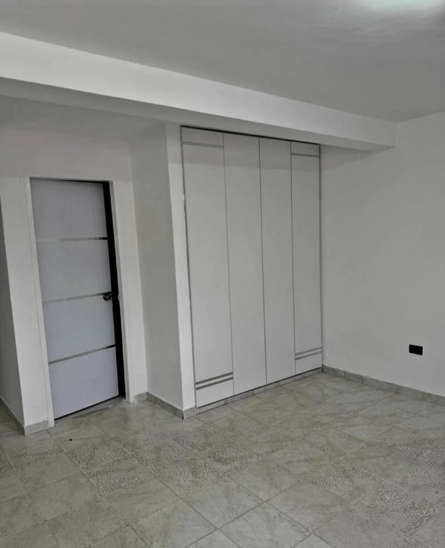 Foto 5 de AMPLIA Y REMODELADA CASA